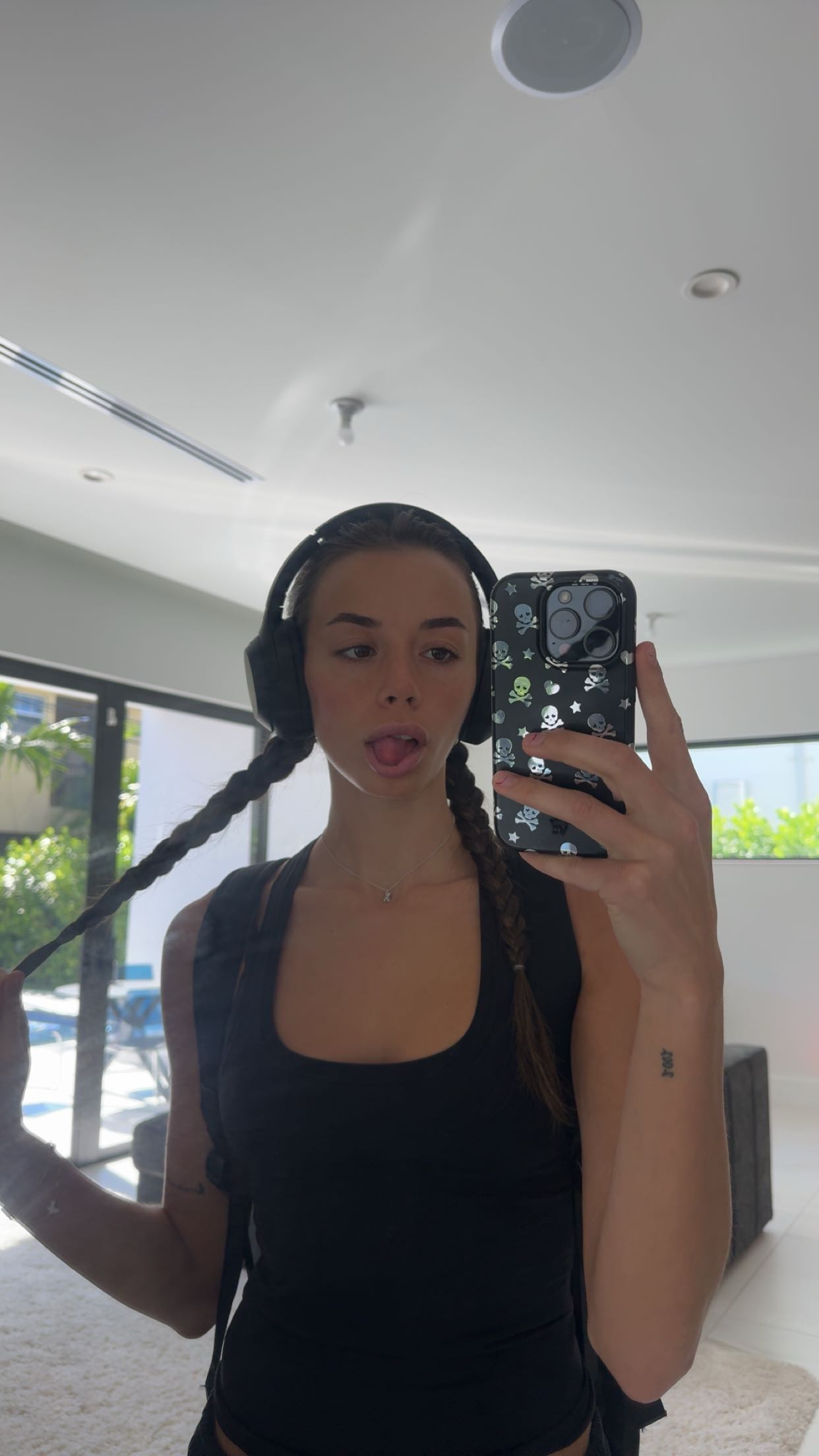 sadie.mckenna snapchat image archive image