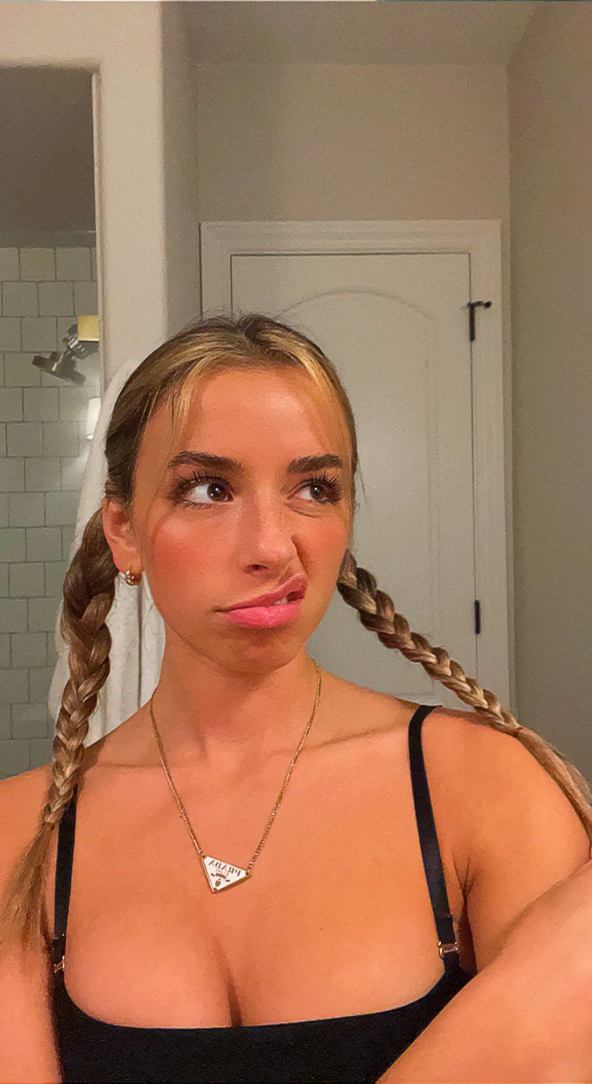 sadie.mckenna snapchat image archive image