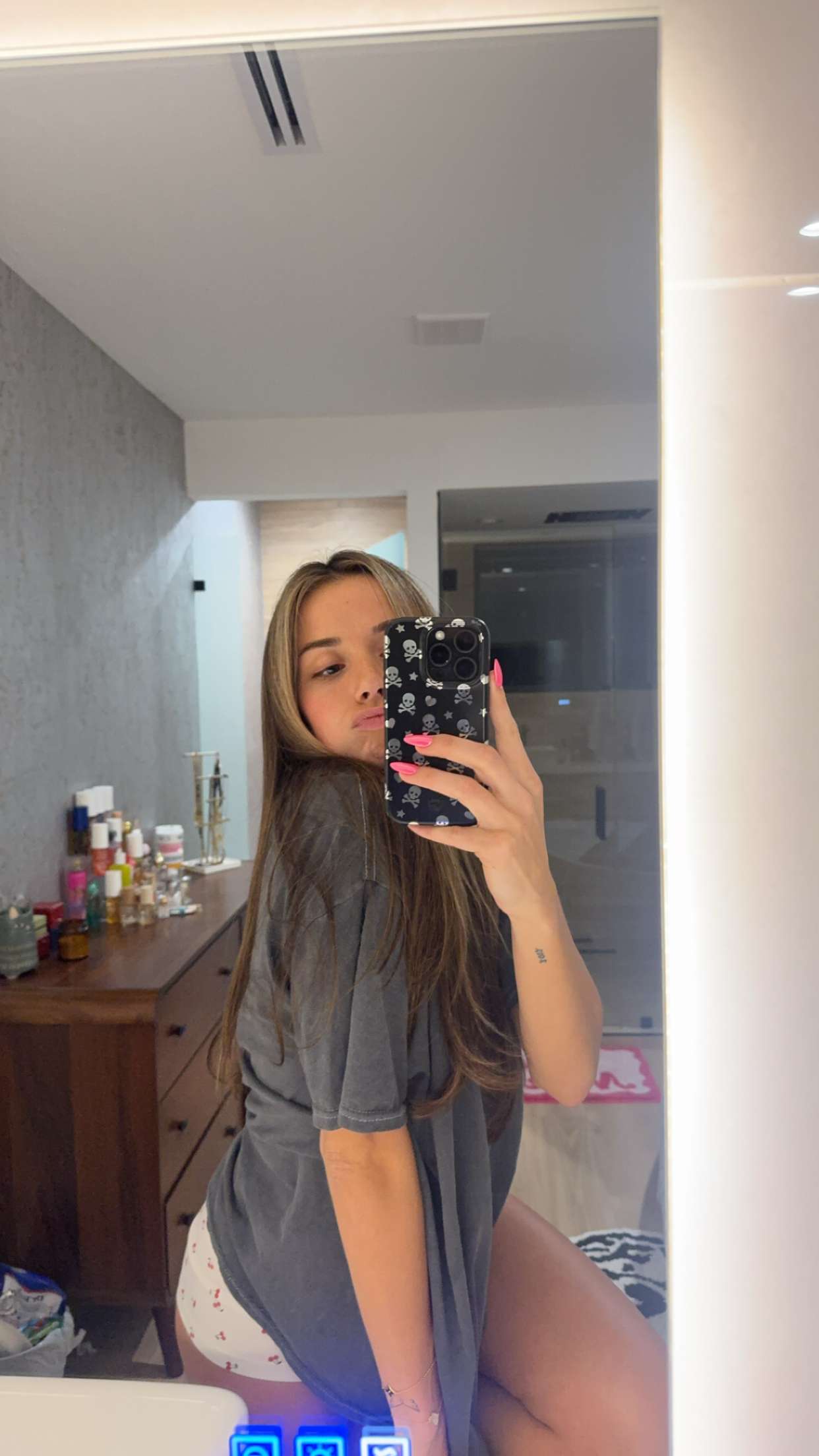 sadie.mckenna snapchat image archive image