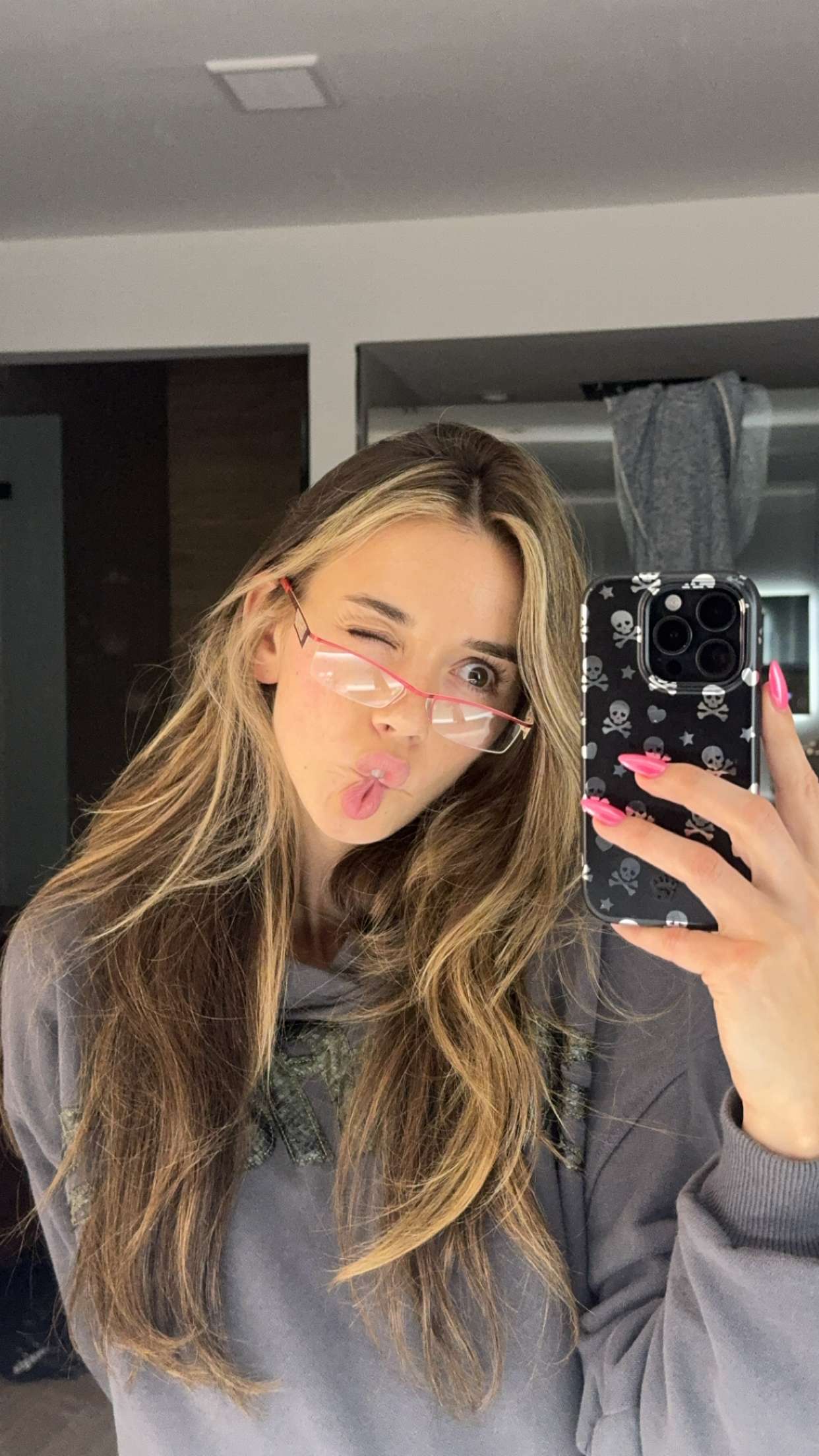 sadie.mckenna snapchat image archive image