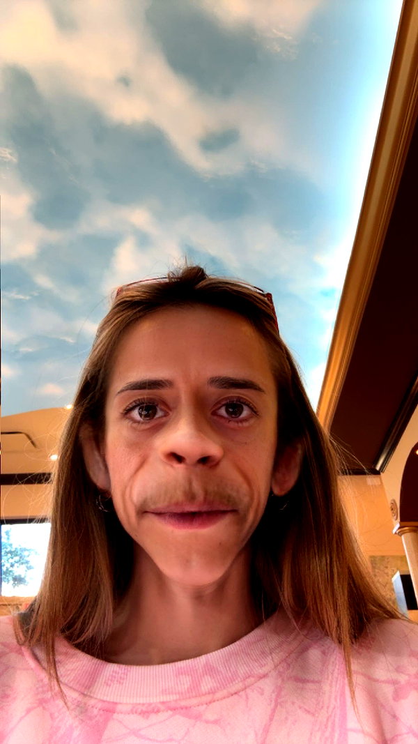 sadie.mckenna snapchat image archive image