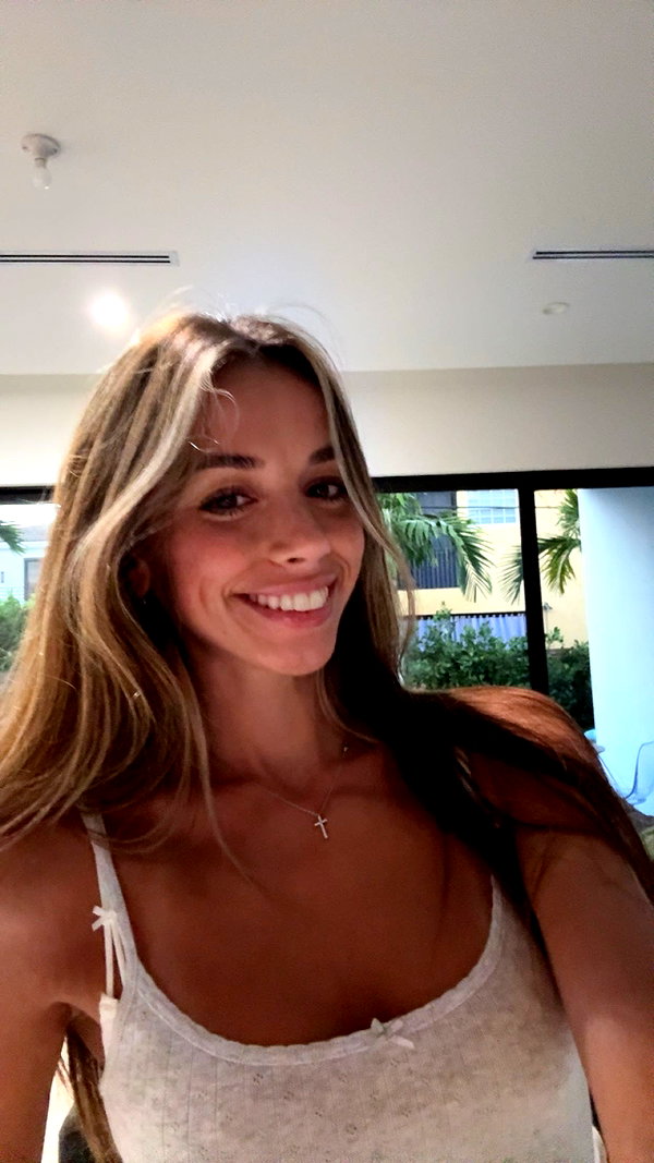sadie.mckenna snapchat image archive image