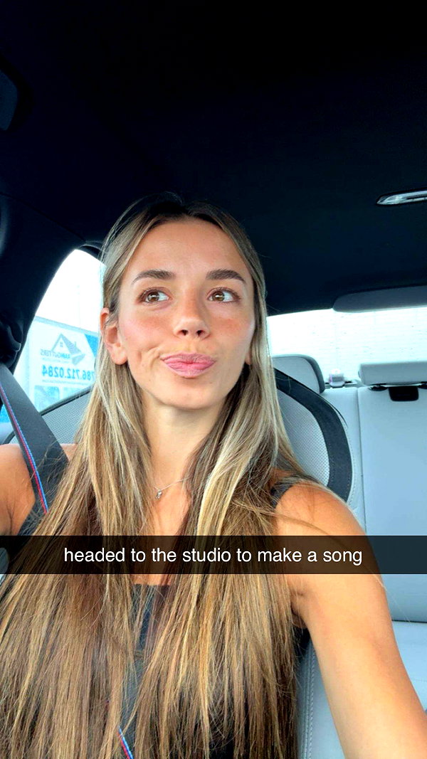 sadie.mckenna snapchat image archive image
