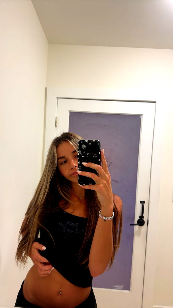 sadie.mckenna snapchat image archive image