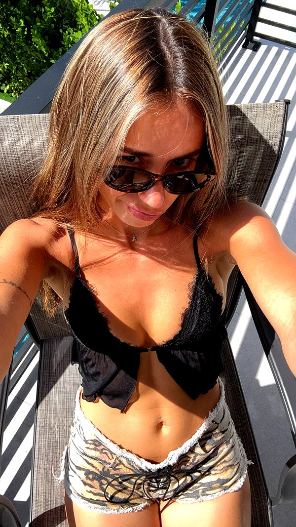 sadie.mckenna snapchat image archive image