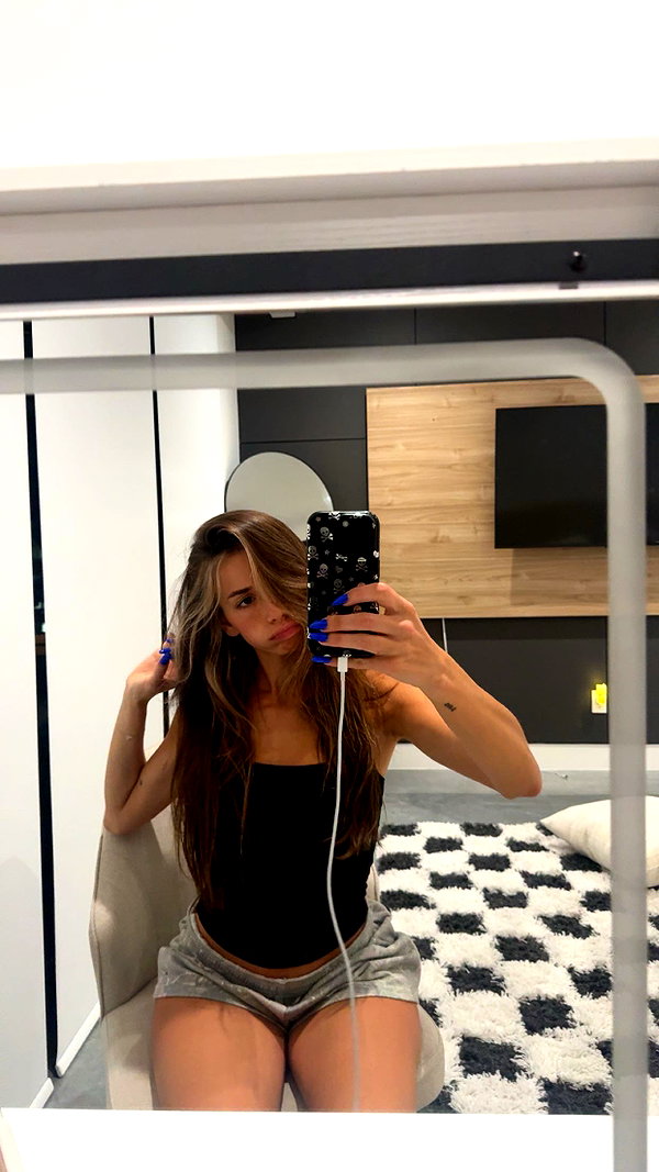sadie.mckenna snapchat image archive image
