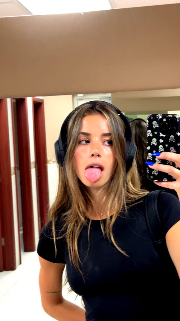 sadie.mckenna snapchat image archive image