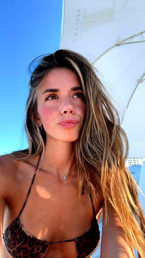 sadie.mckenna snapchat image archive image