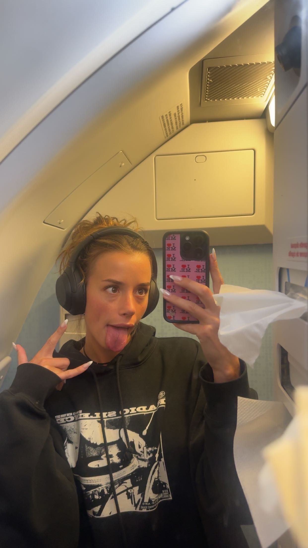 sadie.mckenna snapchat image archive image