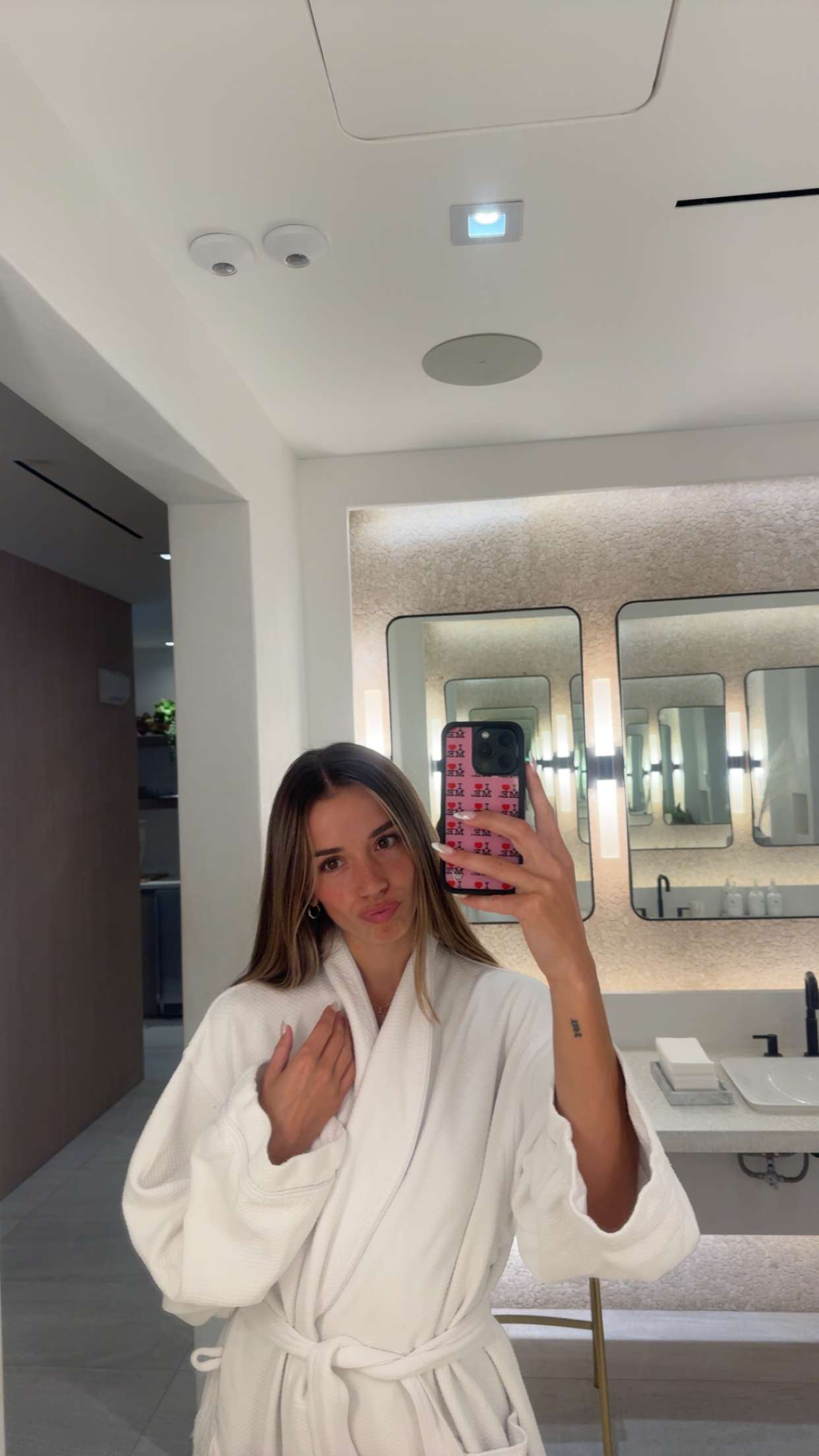 sadie.mckenna snapchat image archive image