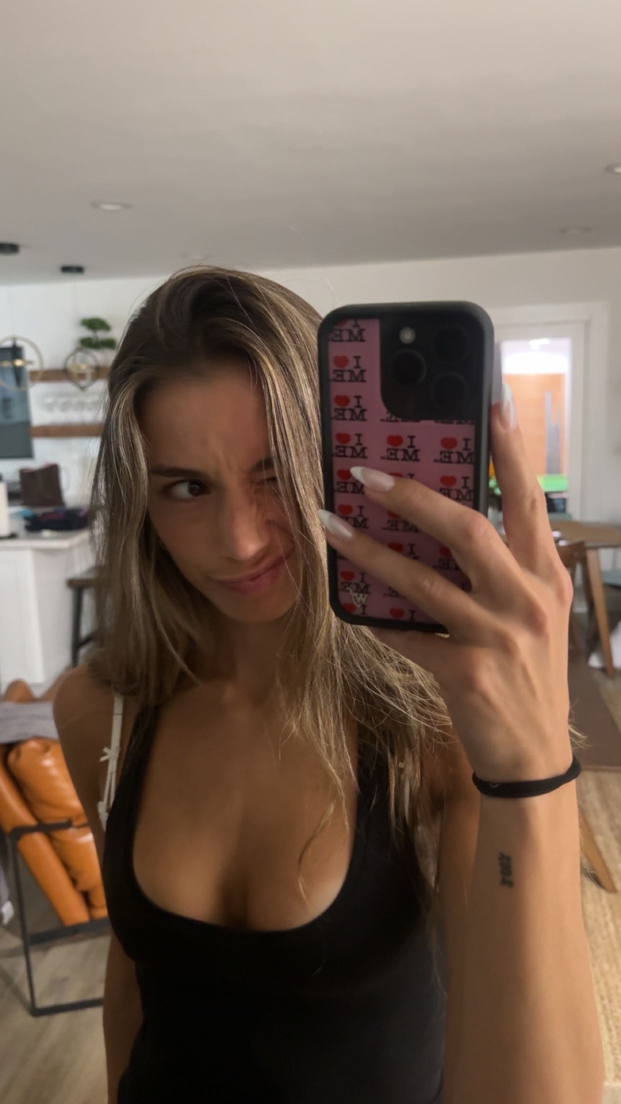 sadie.mckenna snapchat image archive image