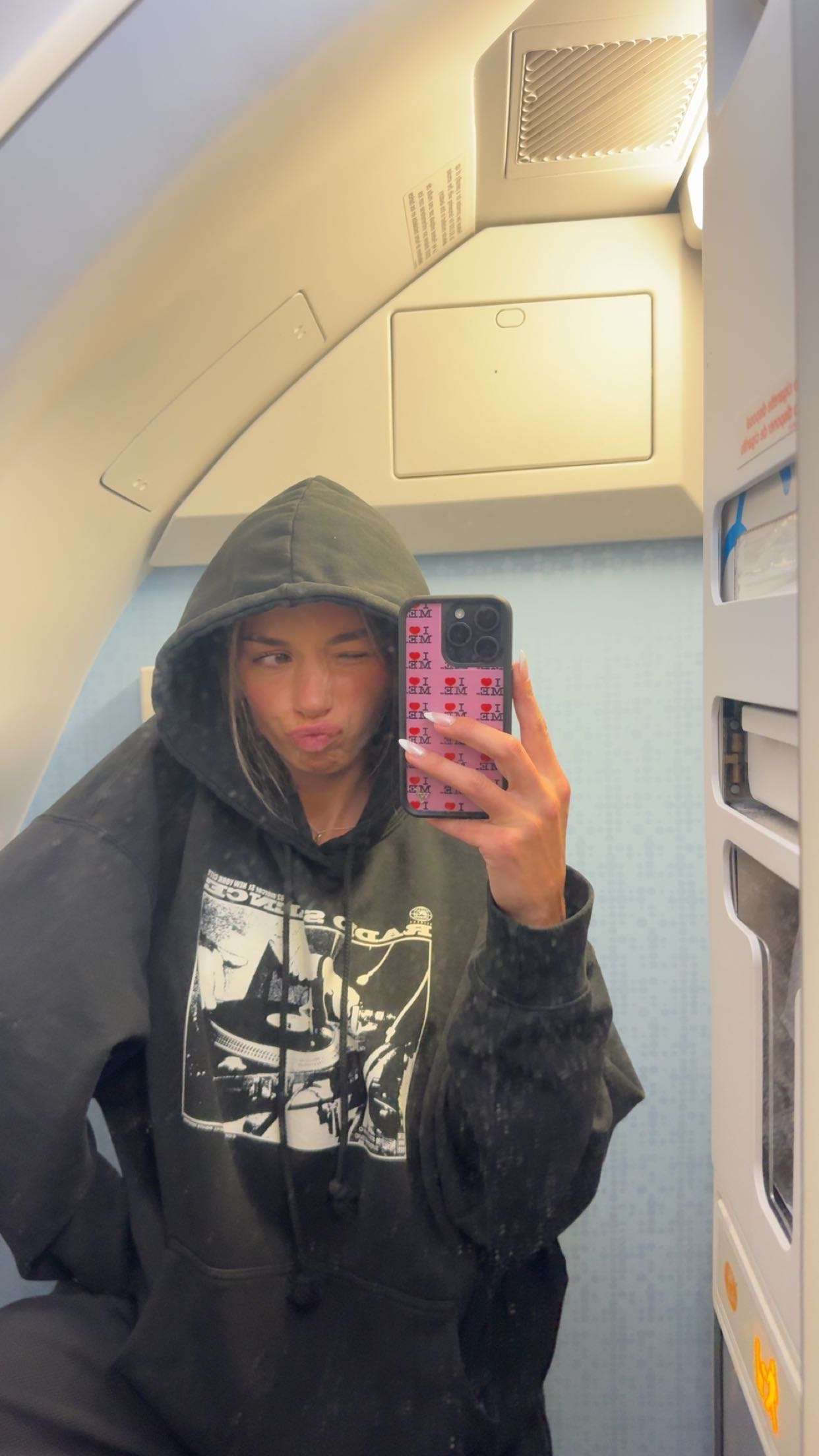 sadie.mckenna snapchat image archive image