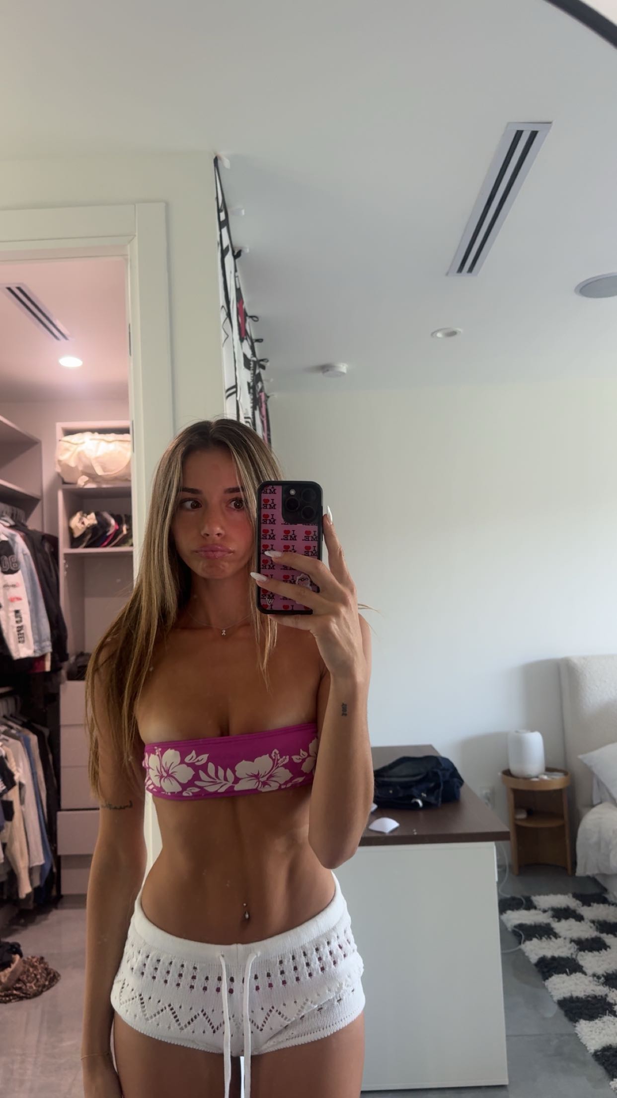 sadie.mckenna snapchat image archive image