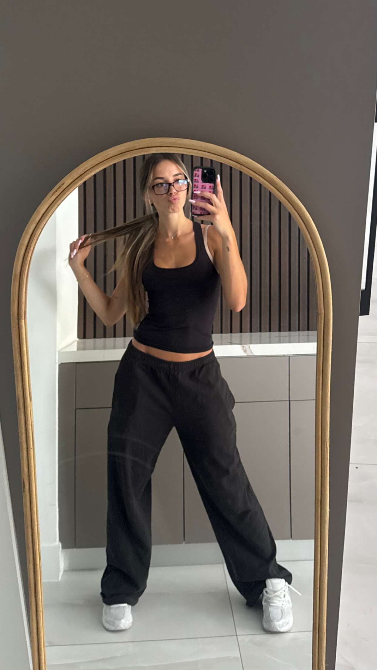 sadie.mckenna snapchat image archive image