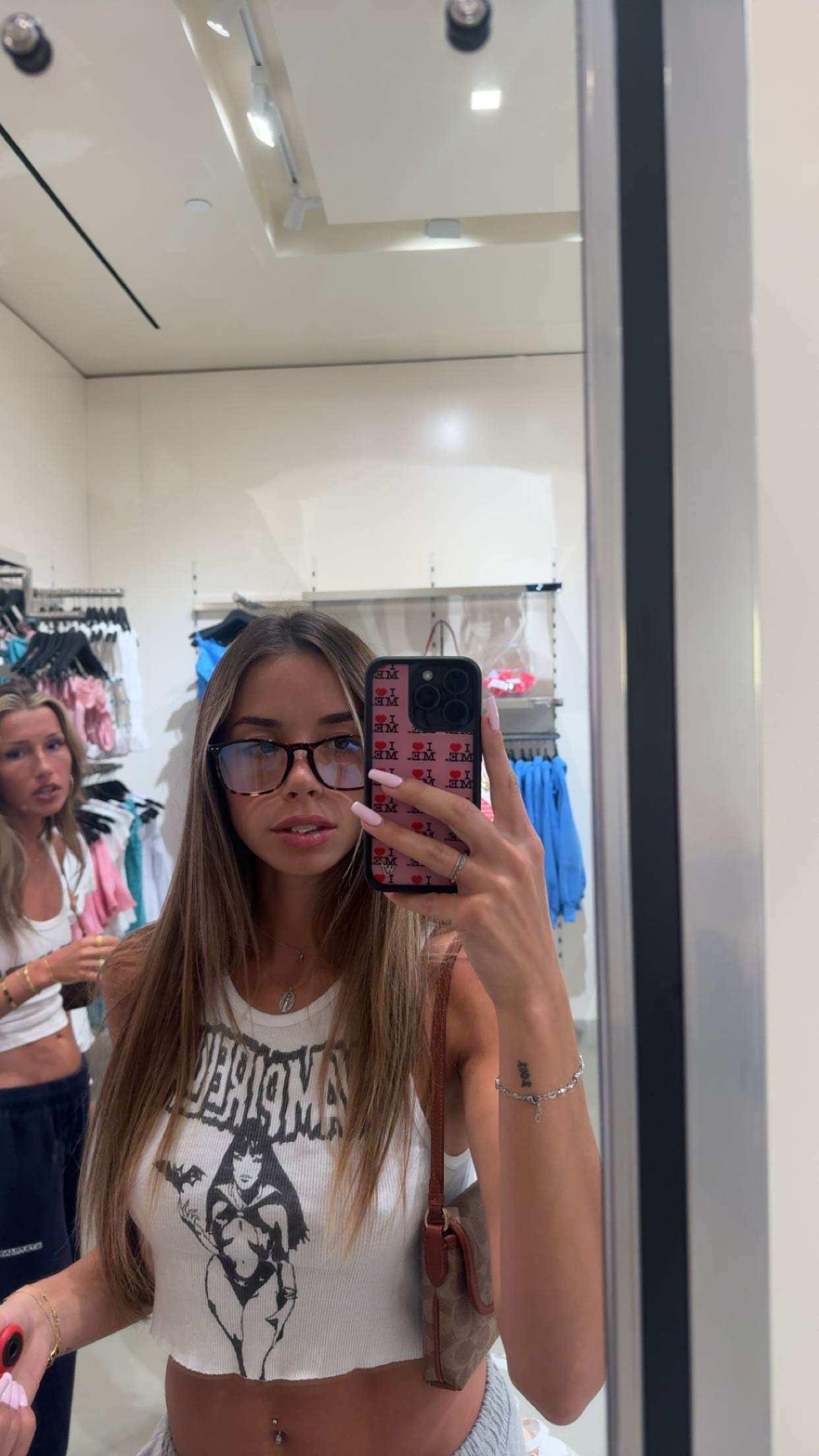 sadie.mckenna snapchat image archive image