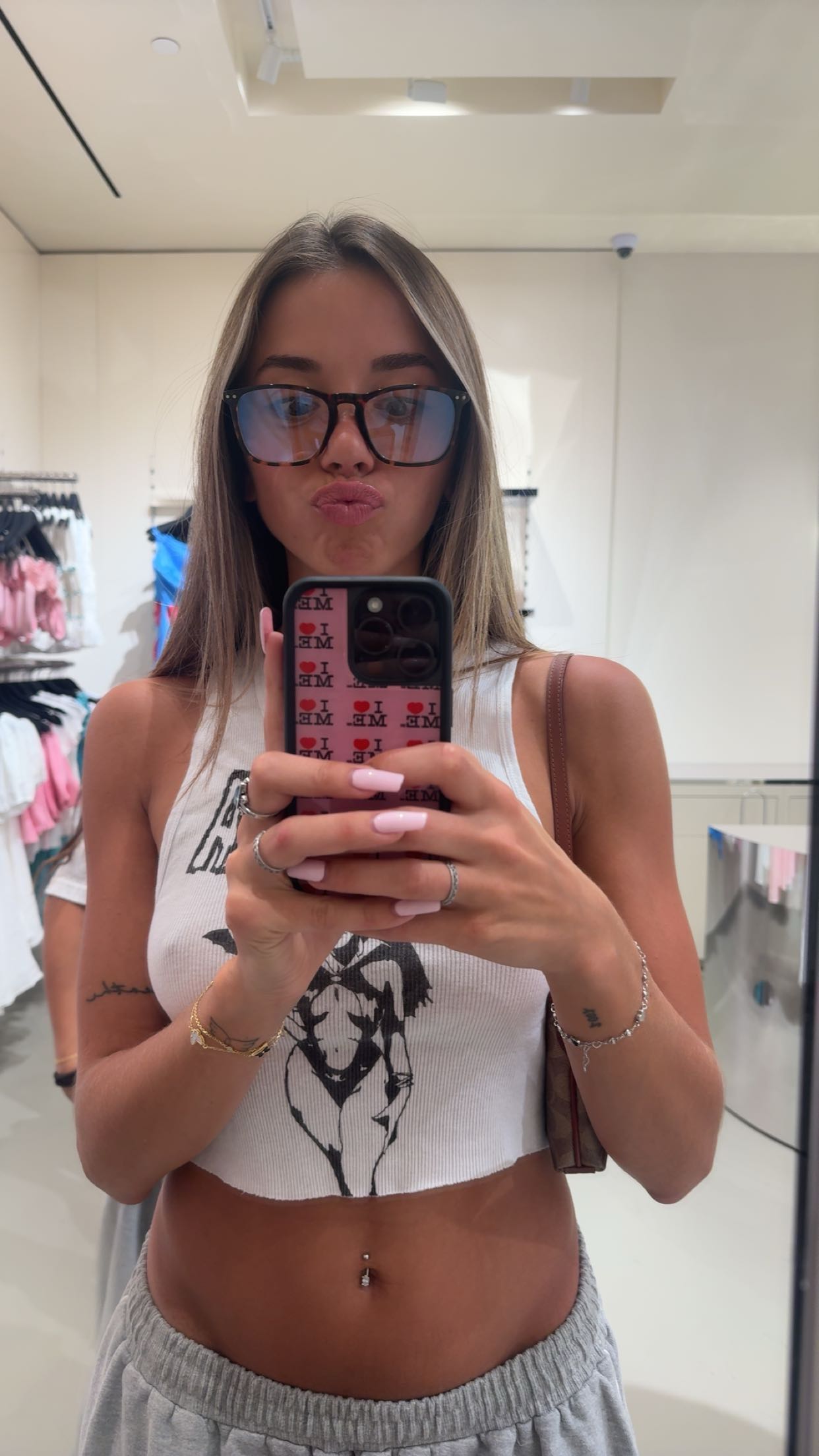 sadie.mckenna snapchat image archive image