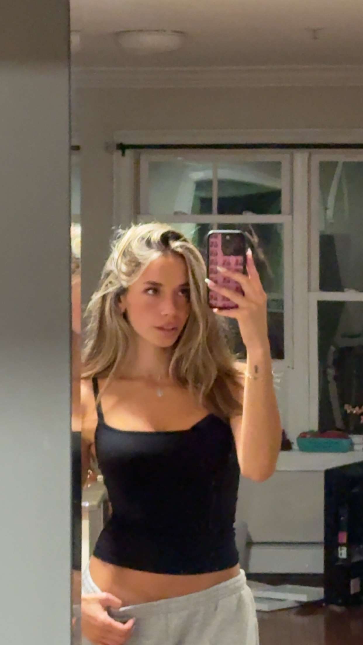 sadie.mckenna snapchat image archive image