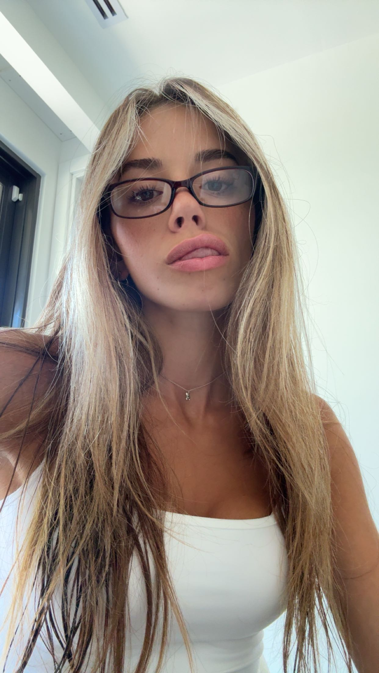 sadie.mckenna snapchat image archive image