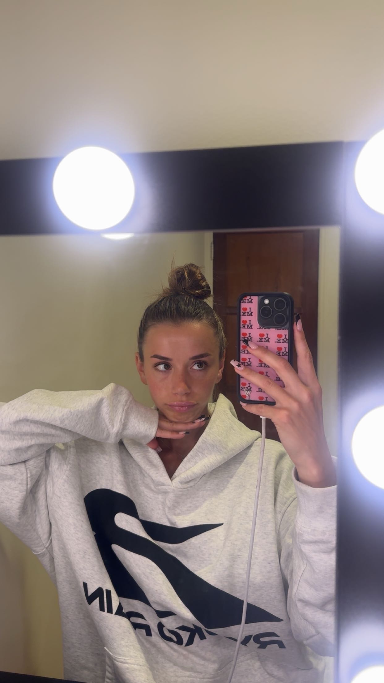 sadie.mckenna snapchat image archive image