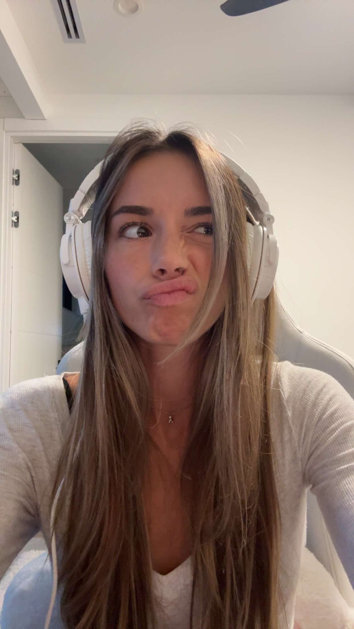 sadie.mckenna snapchat image archive image