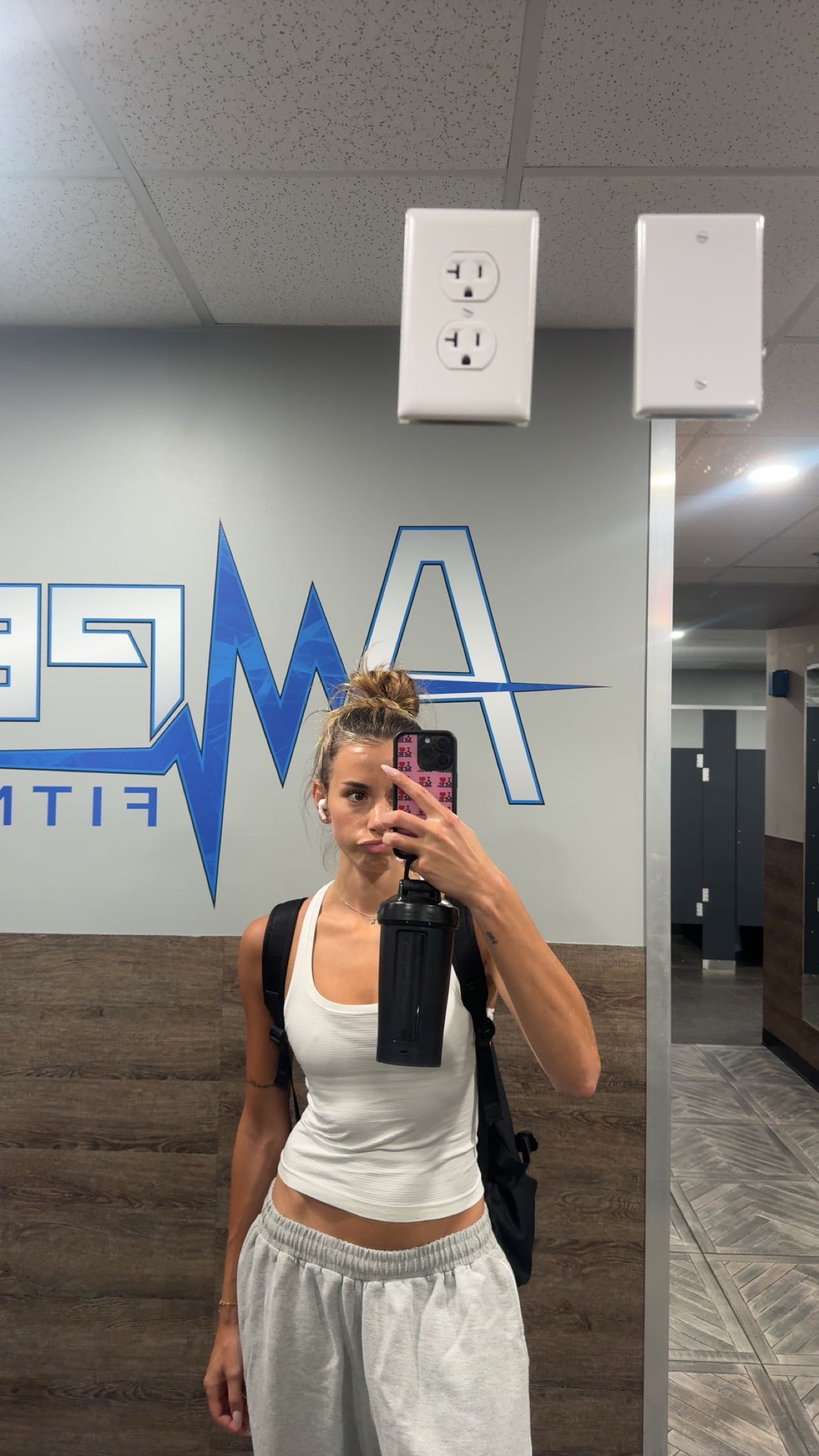 sadie.mckenna snapchat image archive image