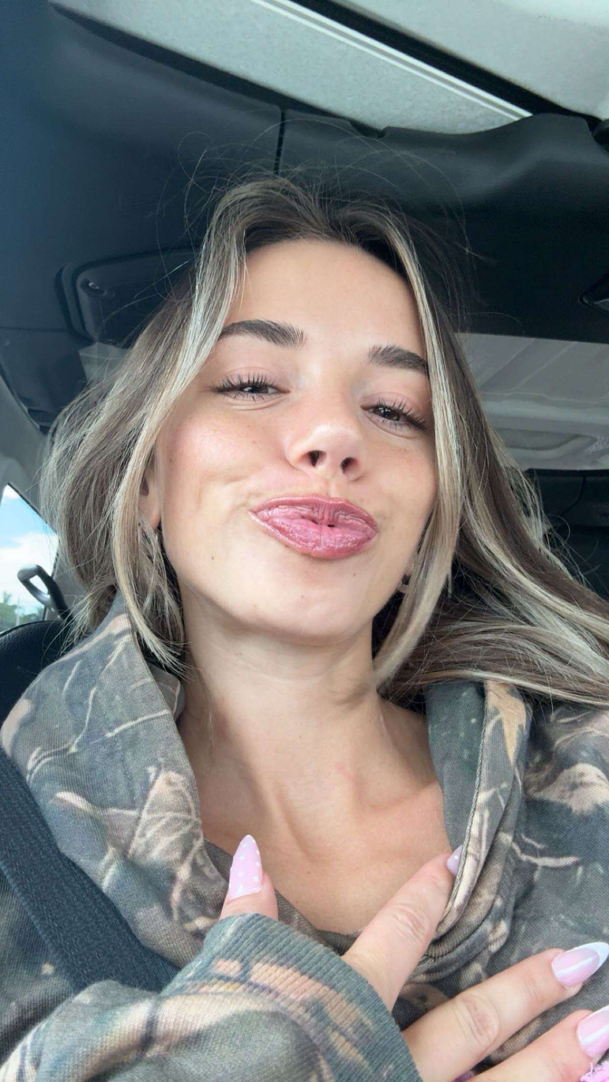 sadie.mckenna snapchat image archive image