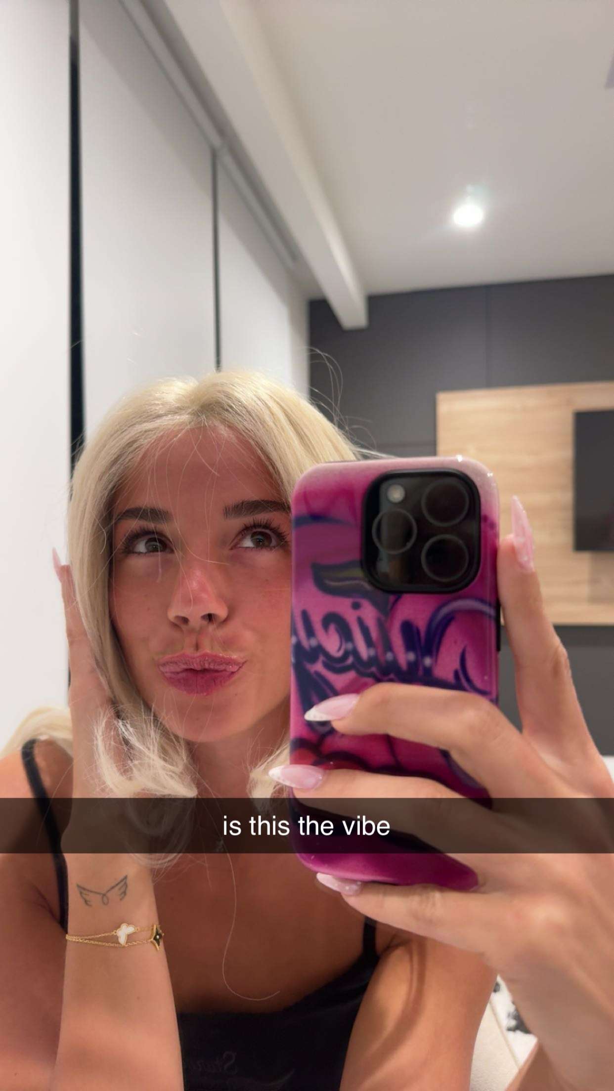 sadie.mckenna snapchat image archive image