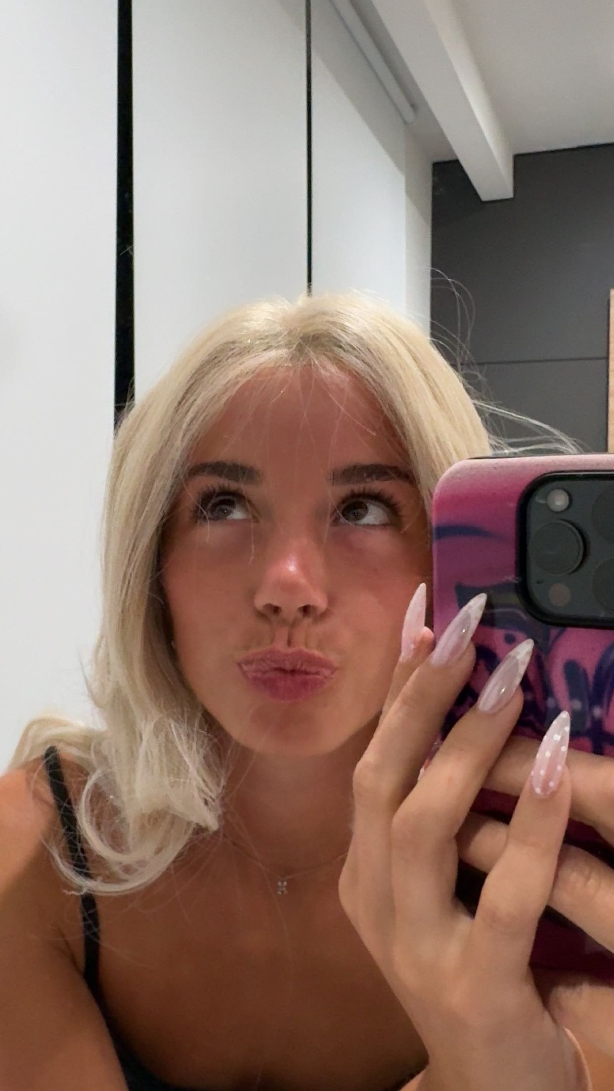 sadie.mckenna snapchat image archive image