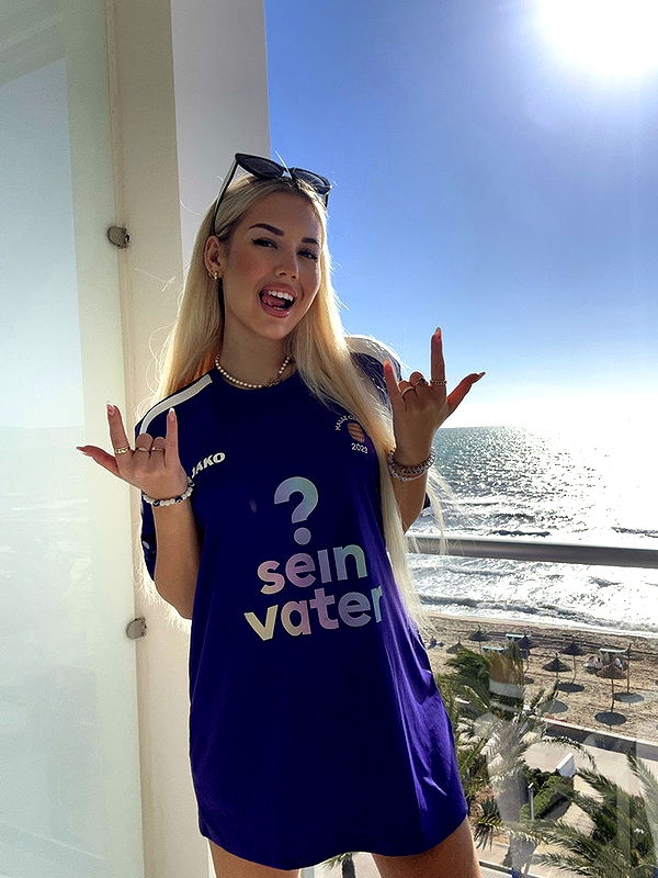 samantrasunny image ~ Altpins