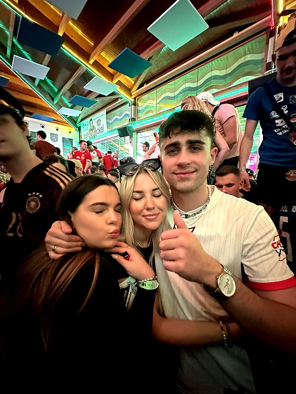 samantrasunny image ~ Altpins