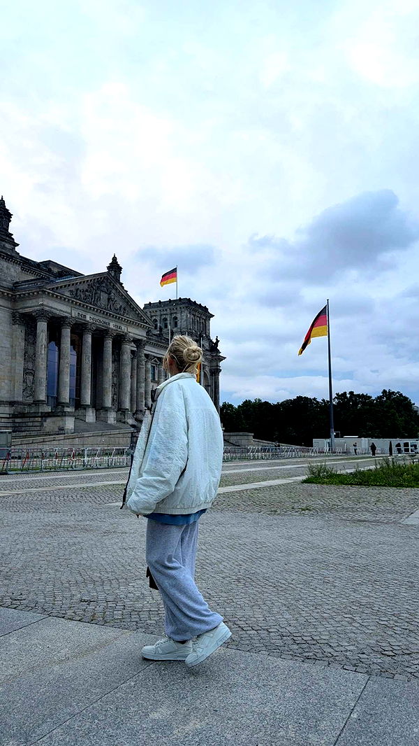 samantrasunny image ~ Altpins