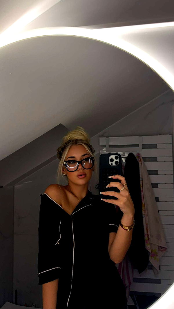 samantrasunny image ~ Altpins