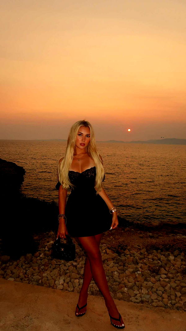 samantrasunny image ~ Altpins