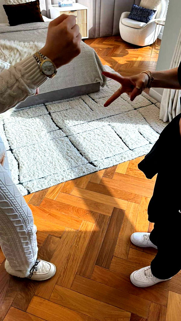 samantrasunny image ~ Altpins