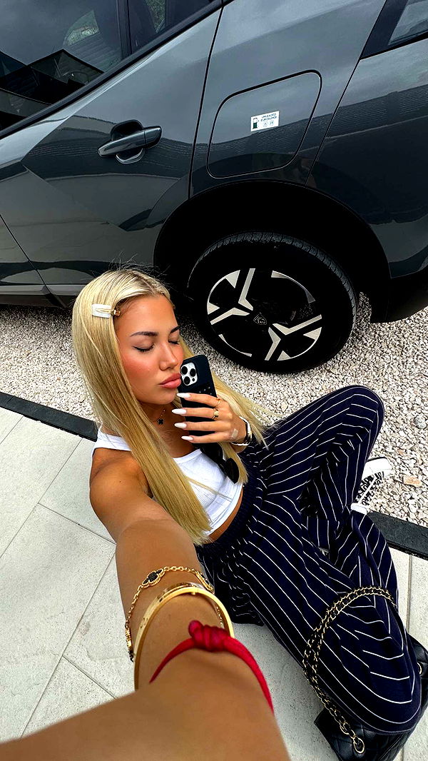 samantrasunny image ~ Altpins