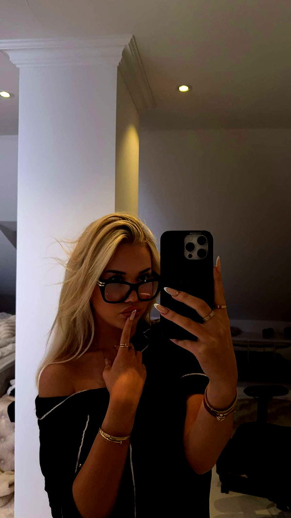 samantrasunny image ~ Altpins