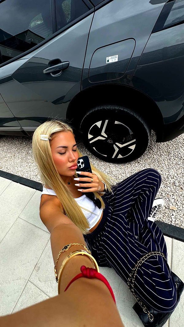 samantrasunny image ~ Altpins