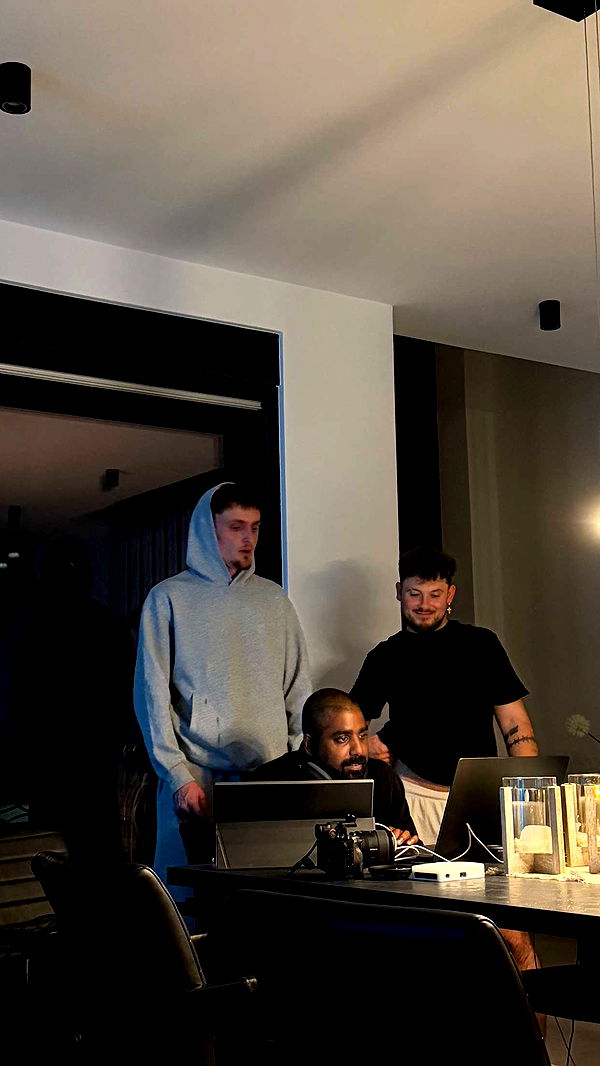 samantrasunny image ~ Altpins