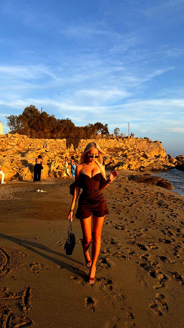 samantrasunny image ~ Altpins