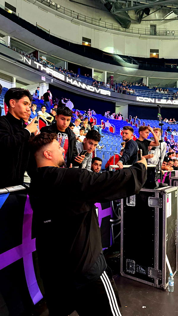 samantrasunny image ~ Altpins