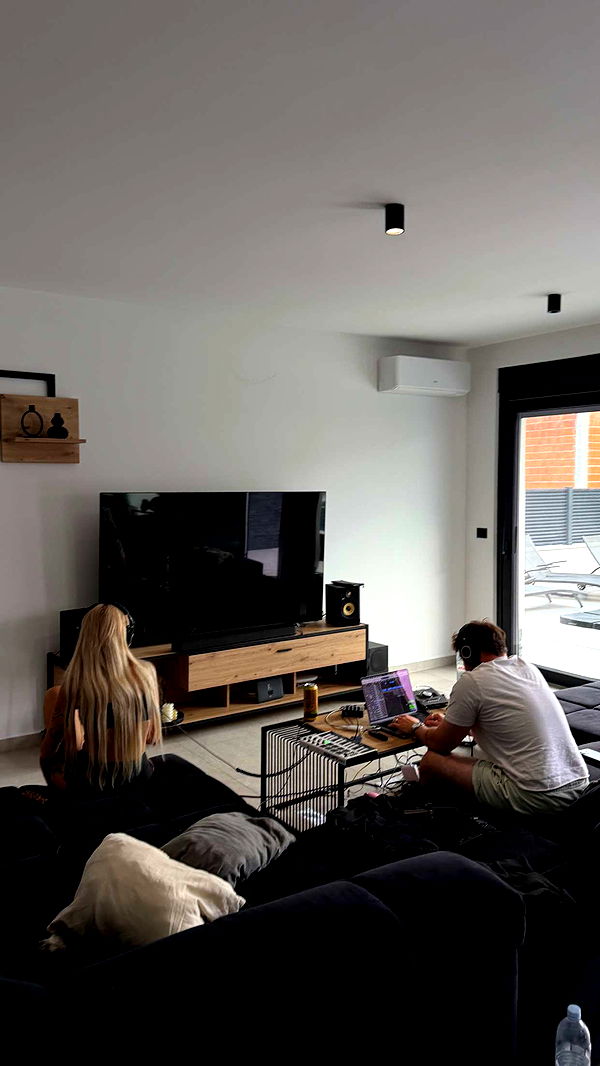 samantrasunny image ~ Altpins