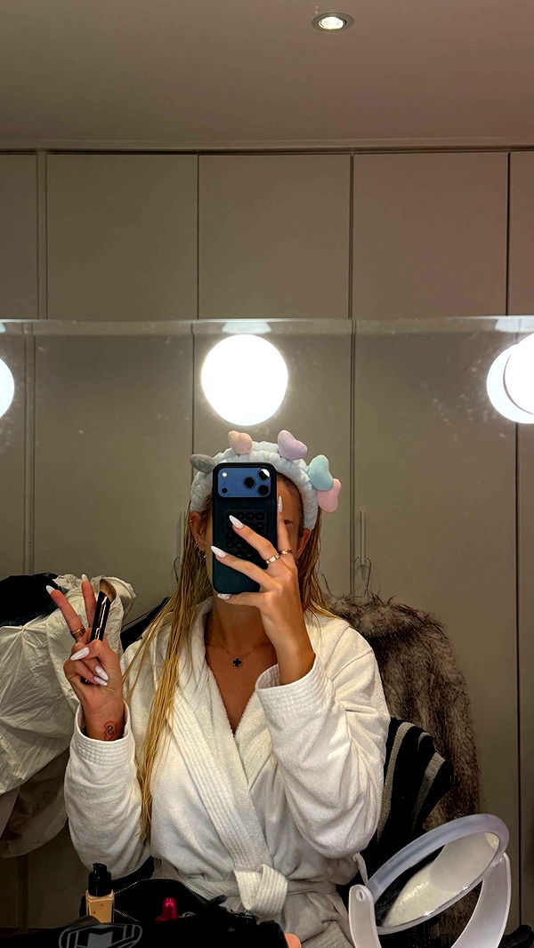 samantrasunny image ~ Altpins