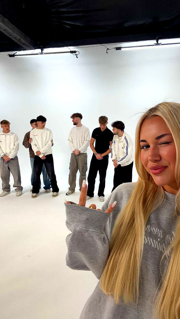 samantrasunny image ~ Altpins