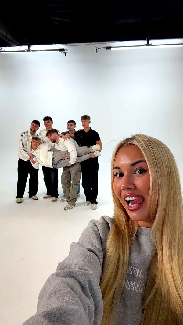 samantrasunny image ~ Altpins