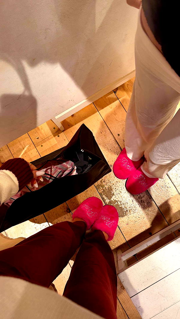 samantrasunny image ~ Altpins