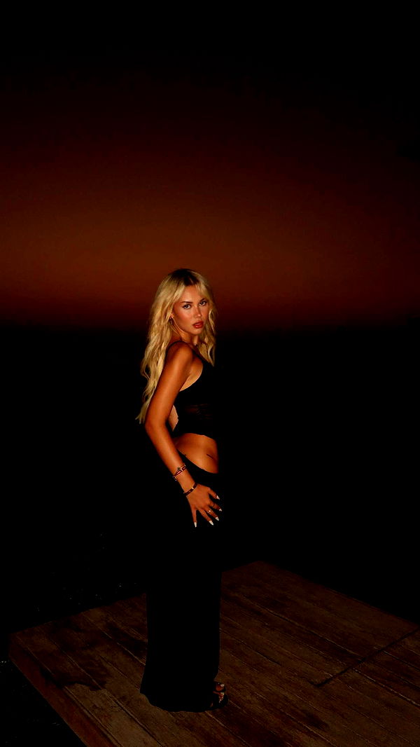 samantrasunny image ~ Altpins