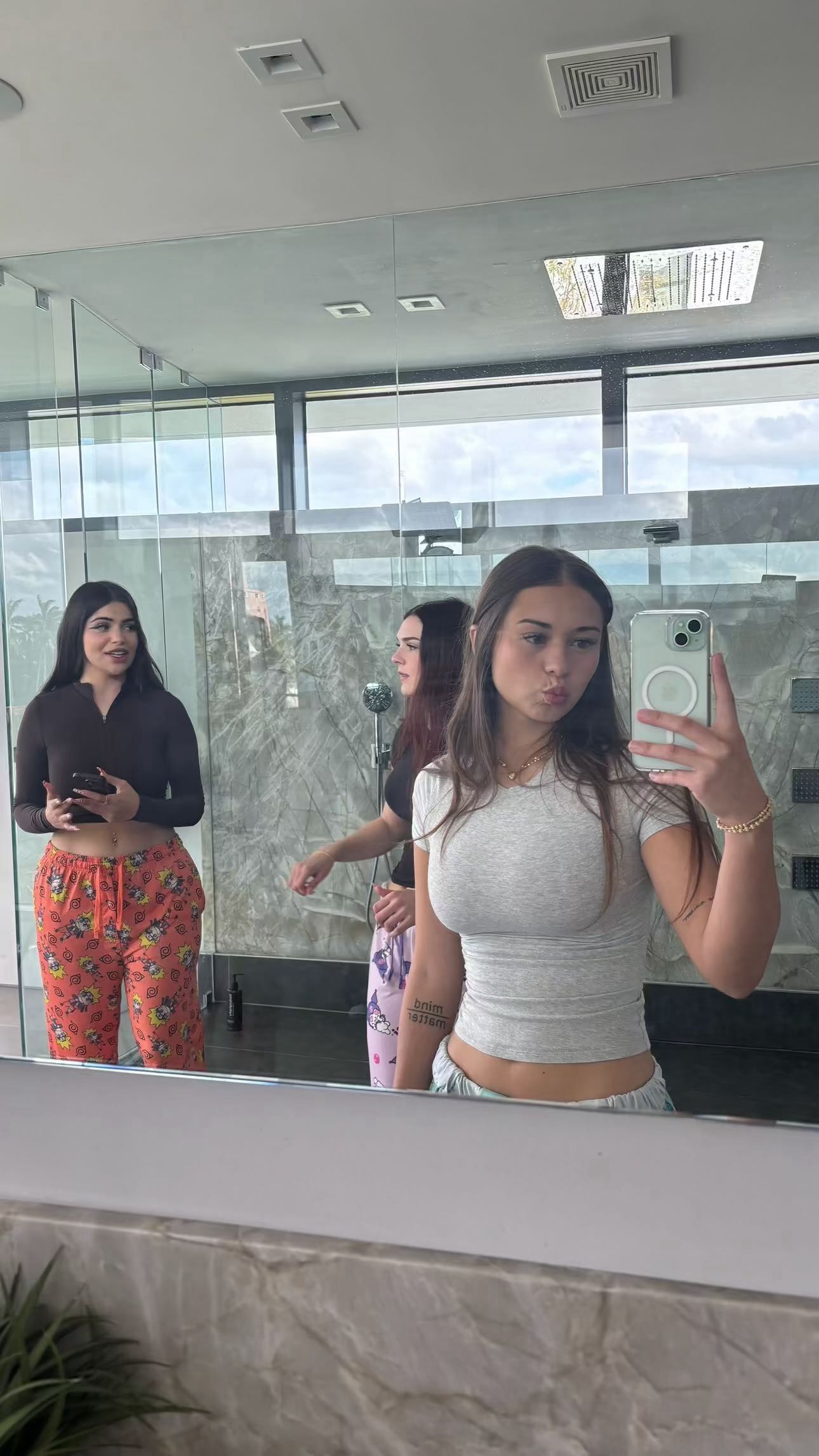 sophieraiin snapchat image archive image