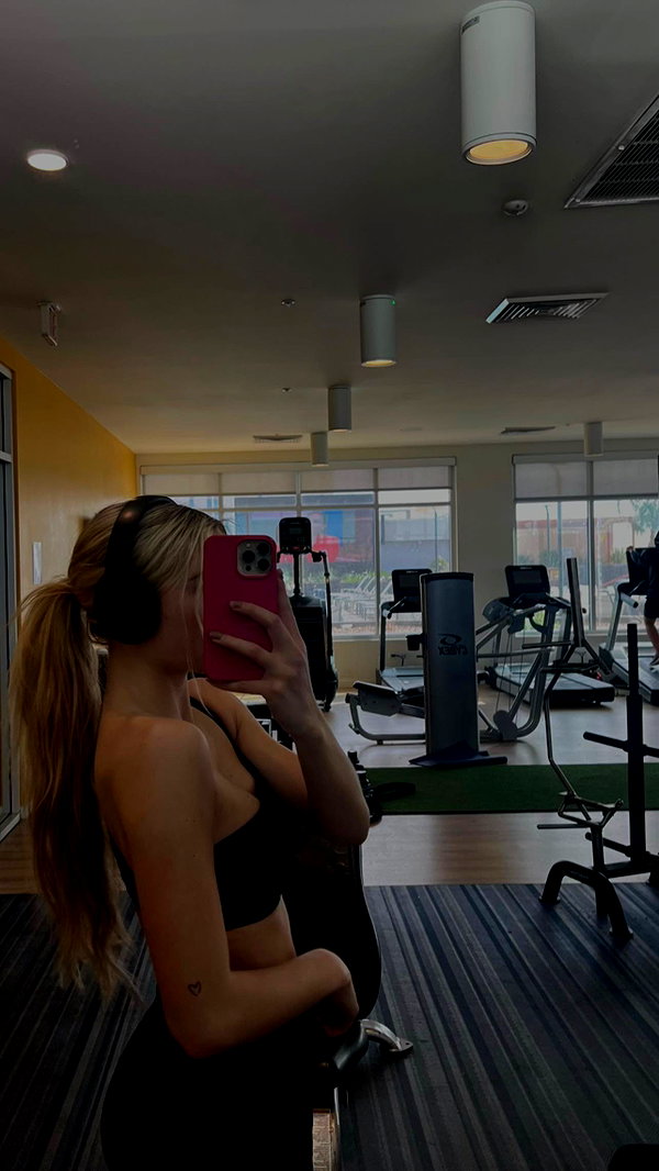 _ashleeevangelinos_ _ashleeevangelinos_ archive image