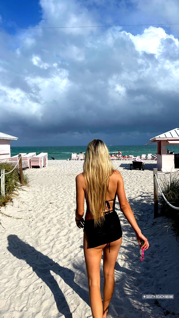 _ashleeevangelinos_ _ashleeevangelinos_ archive image