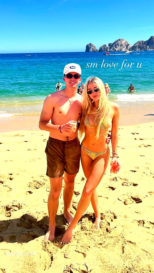 _ashleeevangelinos_ _ashleeevangelinos_ archive image